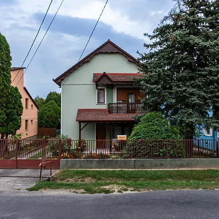 דירה Kispal Apartmanhaz *