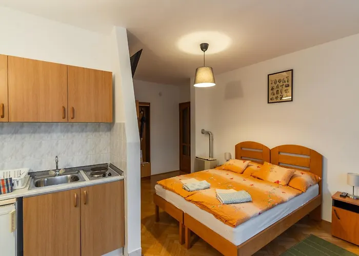 Kispal Apartmanhaz Lägenhet
